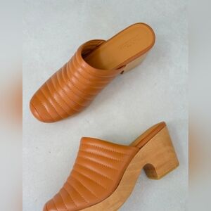 Beklina Ribbed Clog Size 6